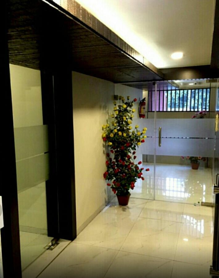 Hotel Crystal Vadodara Kültér fotó