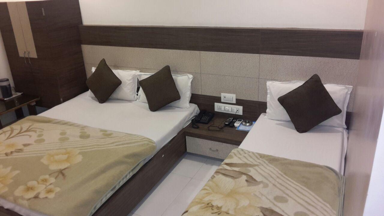 Hotel Crystal Vadodara Kültér fotó