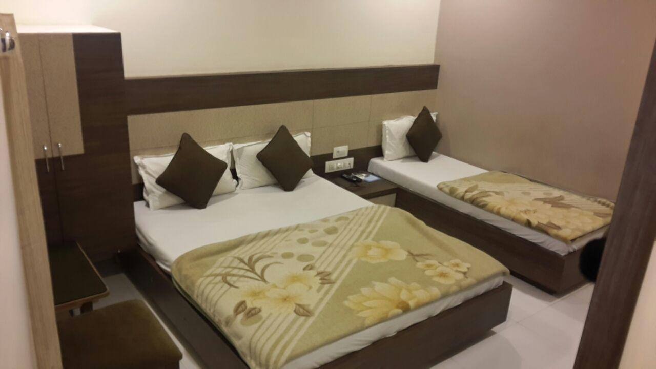 Hotel Crystal Vadodara Kültér fotó