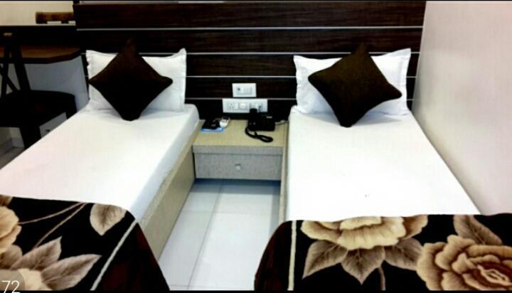 Hotel Crystal Vadodara Kültér fotó