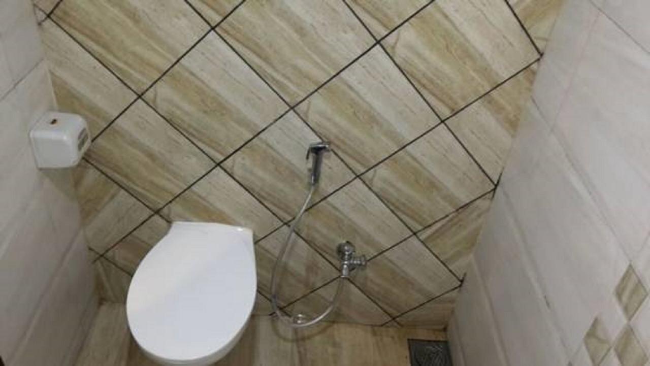 Hotel Crystal Vadodara Kültér fotó